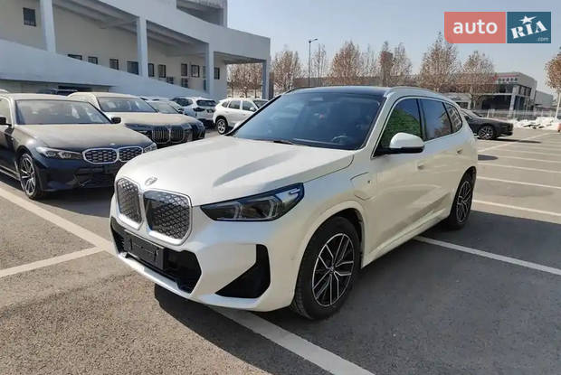 BMW iX1 2025