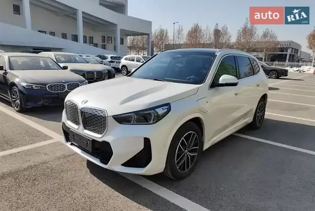 BMW iX1 2025
