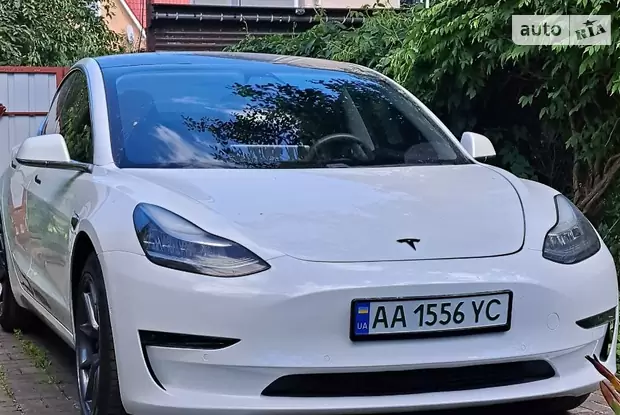 Tesla Model 3 2020