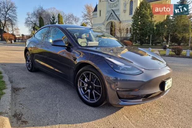 Tesla Model 3 2023