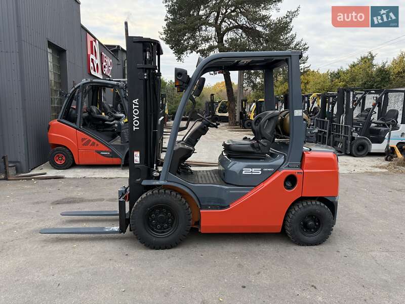 Вилочний навантажувач Toyota 02-2FG25 2015 в Києві Вилочний навантажувач Toyota 02-2FG25 2015 в Києві