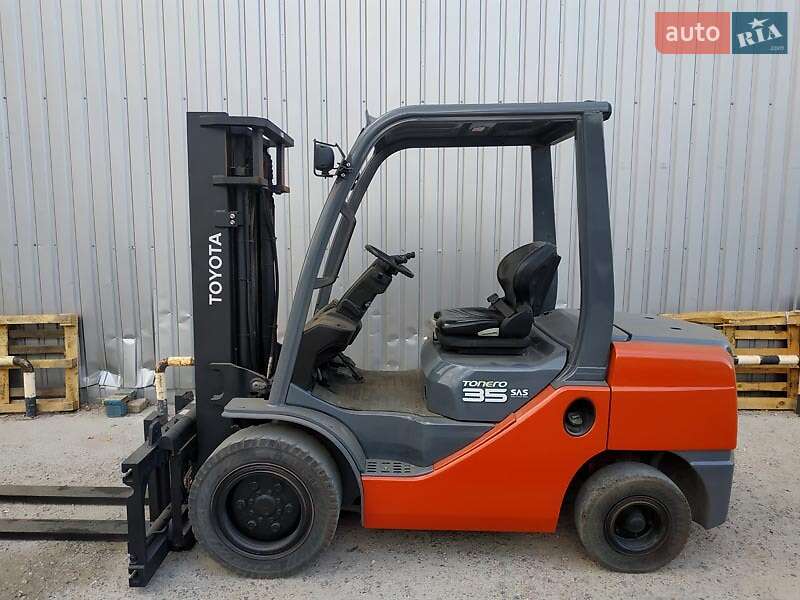 Вилочный погрузчик Toyota 02-8FDJF35 2020 в Киеве Вилочный погрузчик Toyota 02-8FDJF35 2020 в Киеве