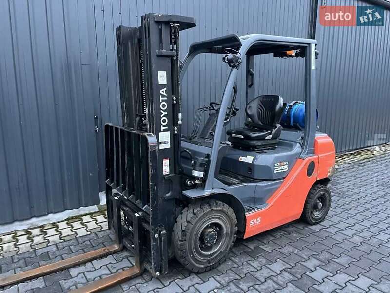 Вилочный погрузчик Toyota 02-8FG25 2018 в Киеве