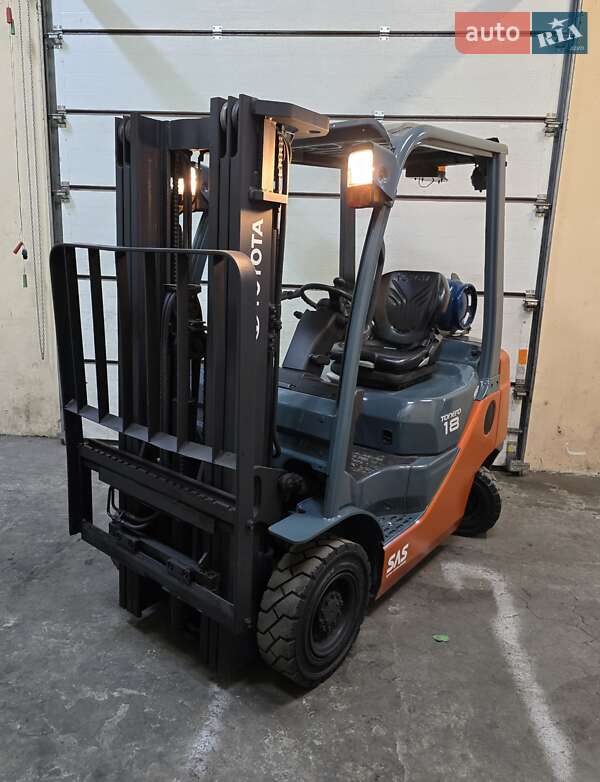 Вилочный погрузчик Toyota 02-8FGF15 2016 в Киеве