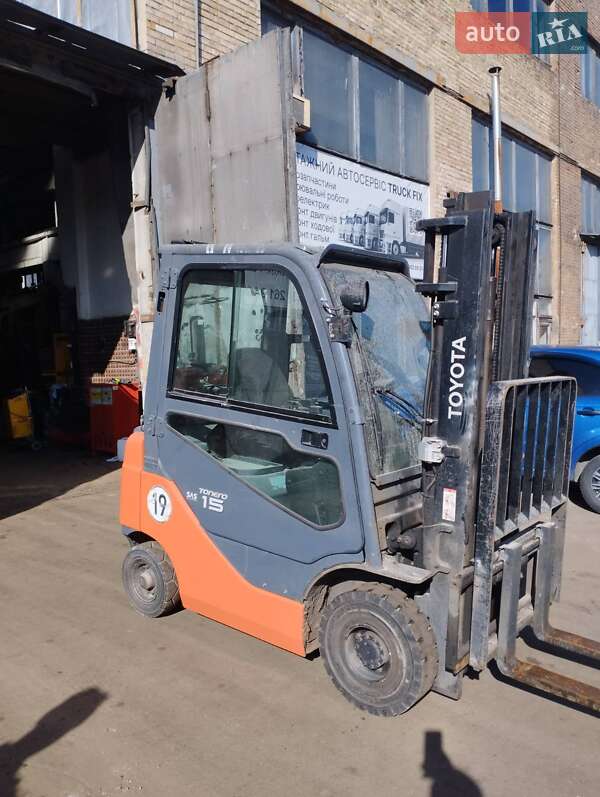 Вилочный погрузчик Toyota 02-8FGF15 2011 в Киеве