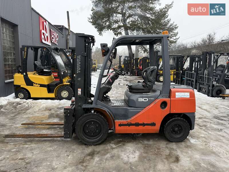 Вилочный погрузчик Toyota 02-8FGF30 2010 в Киеве Вилочный погрузчик Toyota 02-8FGF30 2010 в Киеве