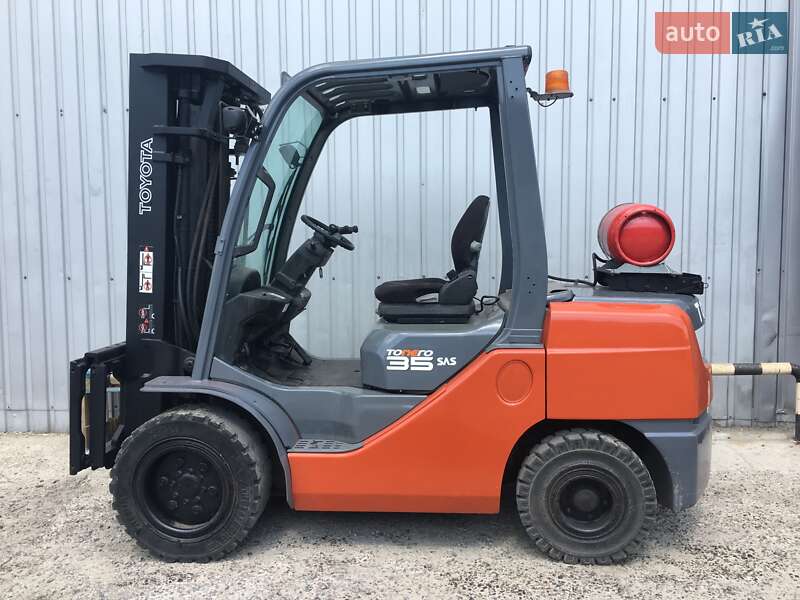 Вилочный погрузчик Toyota 02-8FGJF35 2018 в Киеве Вилочный погрузчик Toyota 02-8FGJF35 2018 в Киеве