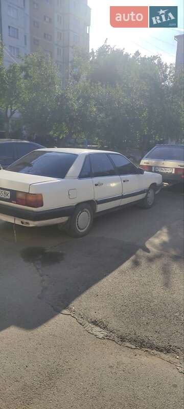Седан Audi 100 1986 в Ивано-Франковске