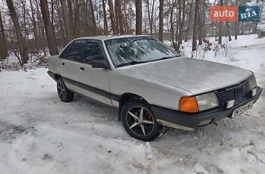 Седан Audi 100 1988 в Дубечно