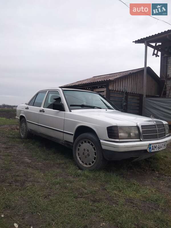 Седан Mercedes-Benz 190 1983 в Коростышеве Седан Mercedes-Benz 190 1983 в Коростышеве
