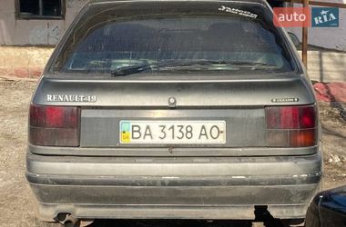 Хэтчбек Renault 19 1989 в Градижске Хэтчбек Renault 19 1989 в Градижске