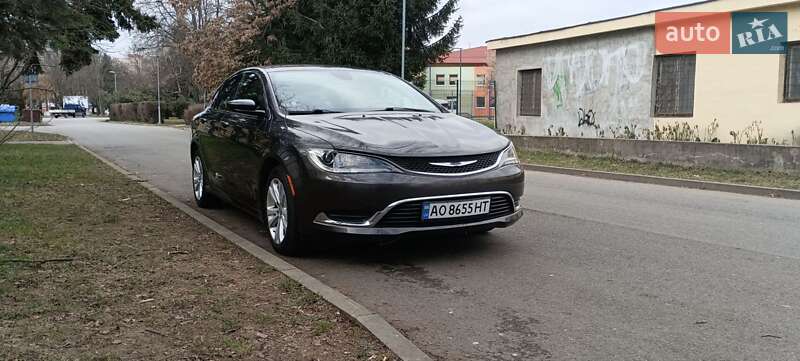 Седан Chrysler 200 2015 в Ужгороде Седан Chrysler 200 2015 в Ужгороде