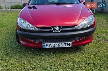 Хетчбек Peugeot 206 2004 в Києві