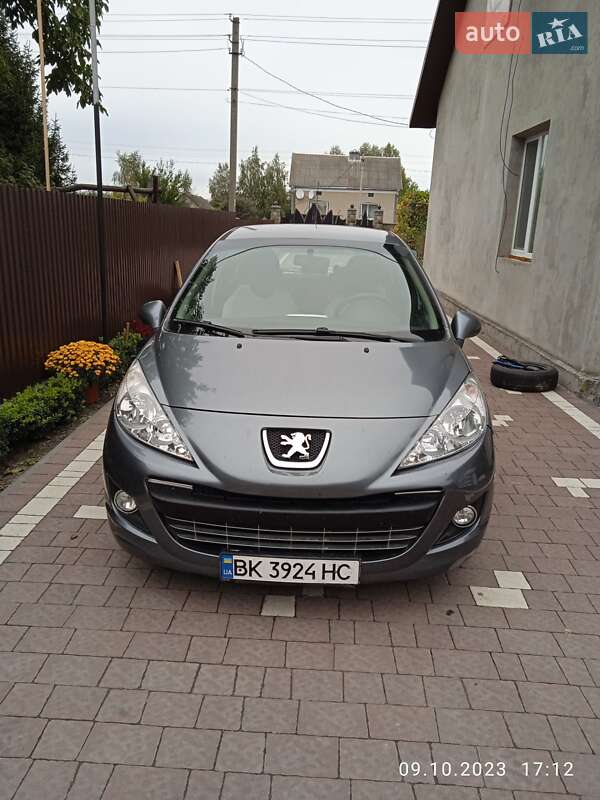 Хэтчбек Peugeot 207 2011 в Радивилове