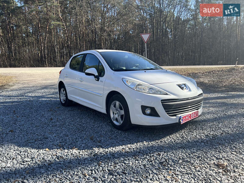 Хэтчбек Peugeot 207 2010 в Бродах