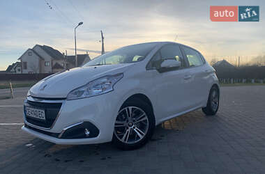 Хетчбек Peugeot 208 2015 в Чернівцях