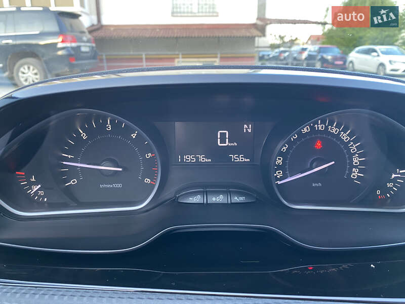 Хетчбек Peugeot 208 2016 в Львові