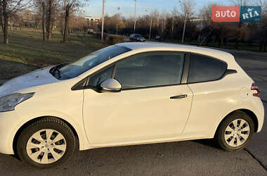 Хэтчбек Peugeot 208 2013 в Кривом Роге Хэтчбек Peugeot 208 2013 в Кривом Роге