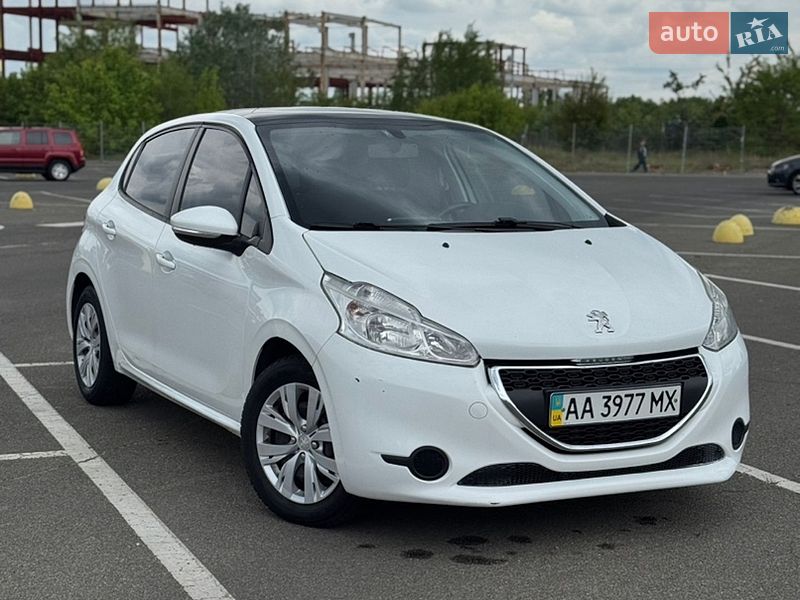 Хэтчбек Peugeot 208 2013 в Киеве