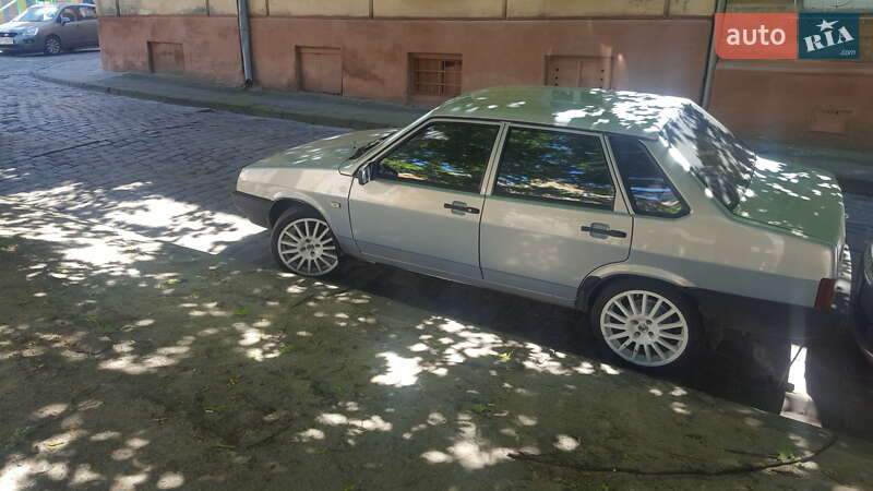 Седан ВАЗ / Lada 21099 2004 в Львові