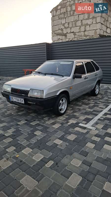 Хэтчбек ВАЗ / Lada 2109 2004 в Николаеве Хэтчбек ВАЗ / Lada 2109 2004 в Николаеве