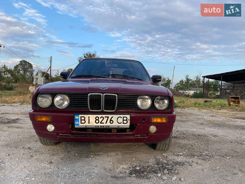 Седан BMW 3 Series 1987 в Лохвице