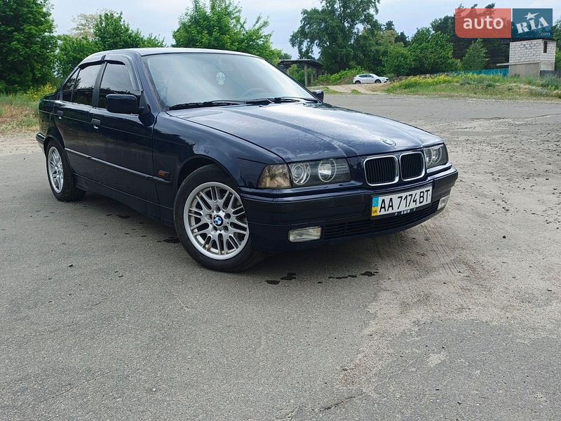 Седан BMW 3 Series 1994 в Киеве