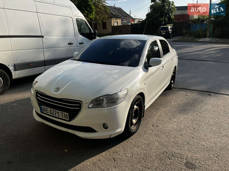 Седан Peugeot 301 2013 в Чугуеве