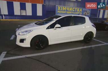 Хэтчбек Peugeot 308 2013 в Киеве
