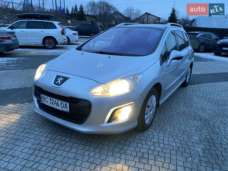 Хэтчбек Peugeot 308 2012 в Стрые