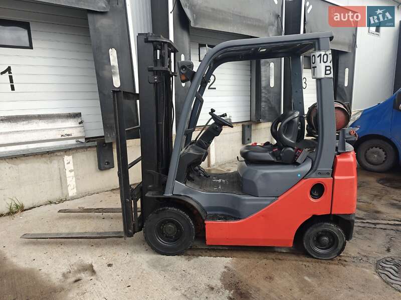 Вилочный погрузчик Toyota 32-8FG18 2010 в Киеве Вилочный погрузчик Toyota 32-8FG18 2010 в Киеве