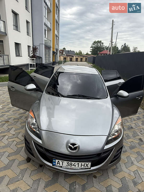 Хетчбек Mazda 3 2010 в Надвірній