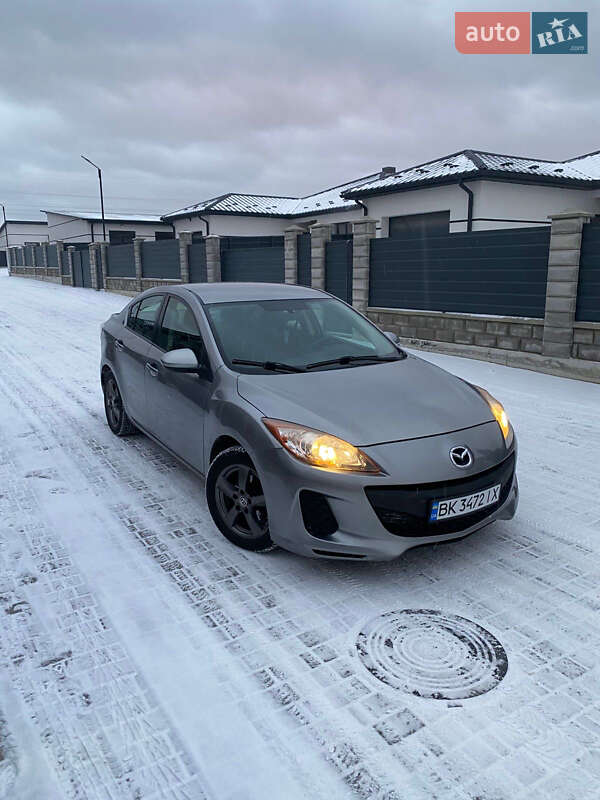Седан Mazda 3 2012 в Вараше