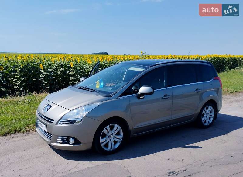 Микровэн Peugeot 5008 2011 в Киеве