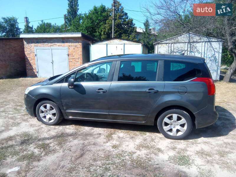 Микровэн Peugeot 5008 2010 в Киеве