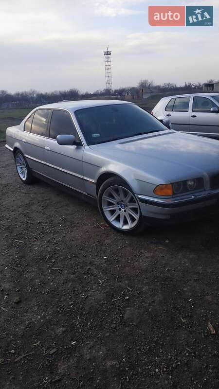 Седан BMW 7 Series 1997 в Днепре