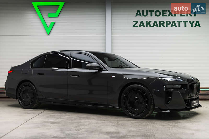 Седан BMW 7 Series 2023 в Мукачево
