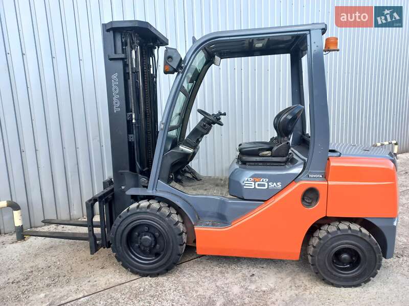 Вилочный погрузчик Toyota 8FD30 2020 в Киеве Вилочный погрузчик Toyota 8FD30 2020 в Киеве