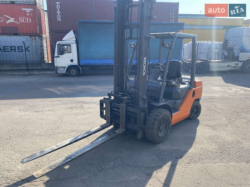 Вилочный погрузчик Toyota 8FD30 2008 в Киеве Вилочный погрузчик Toyota 8FD30 2008 в Киеве