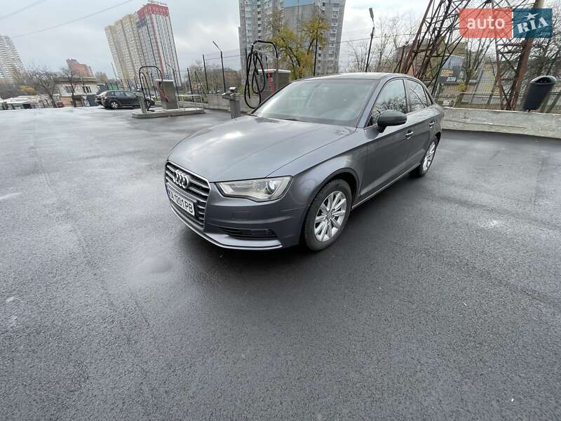 Седан Audi A3 2015 в Киеве