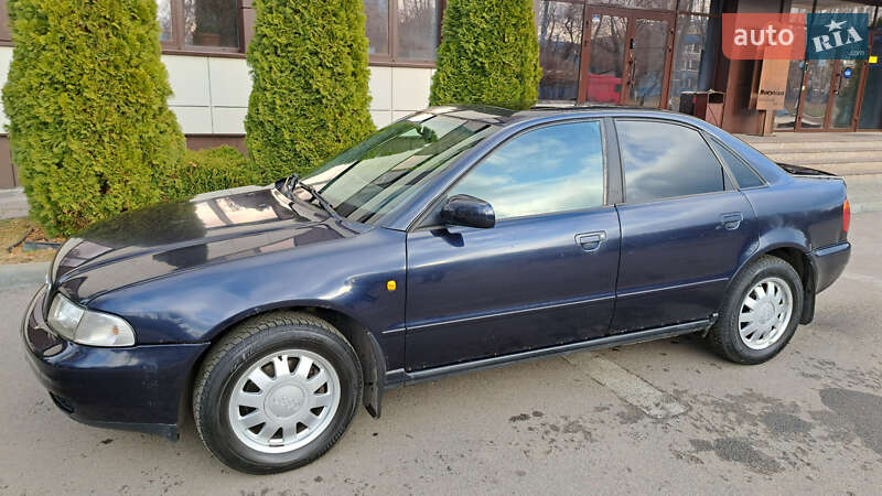 Седан Audi A4 1998 в Днепре