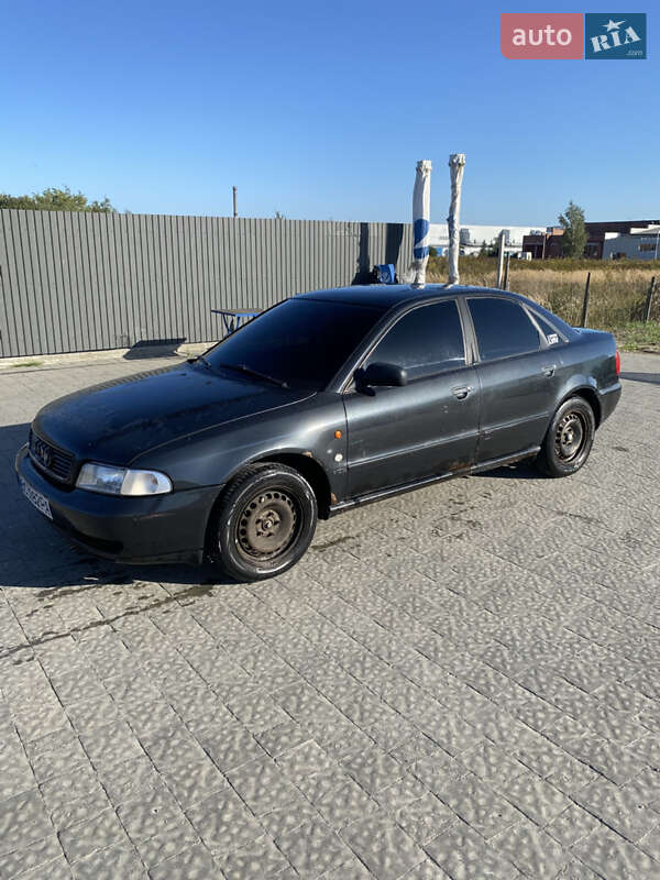 Седан Audi A4 1996 в Львове