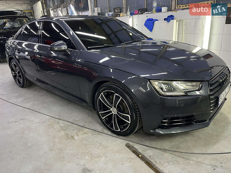 Седан Audi A4 2016 в Львове