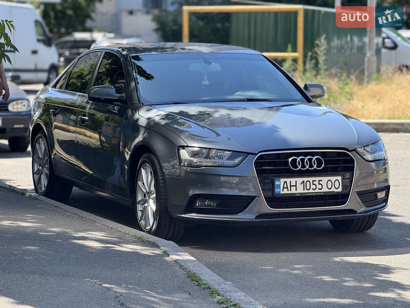 Седан Audi A4 2012 в Киеве