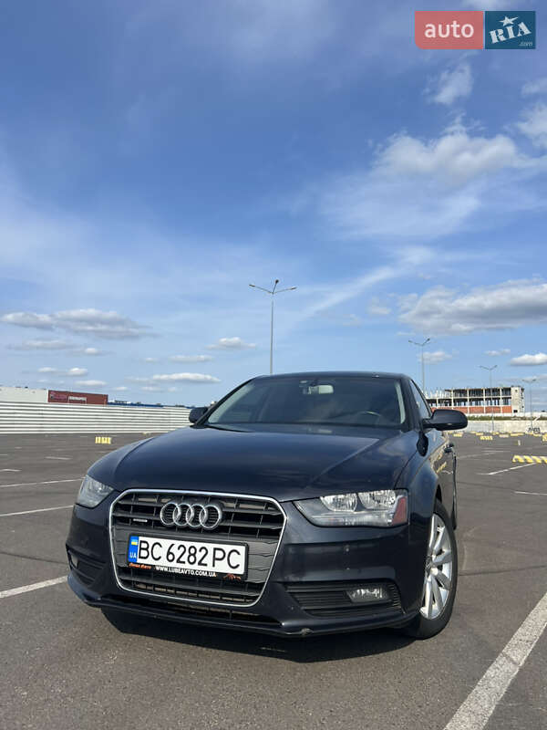 Седан Audi A4 2013 в Львове