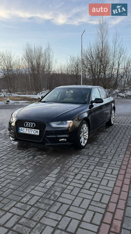 Седан Audi A4 2012 в Нововолынске