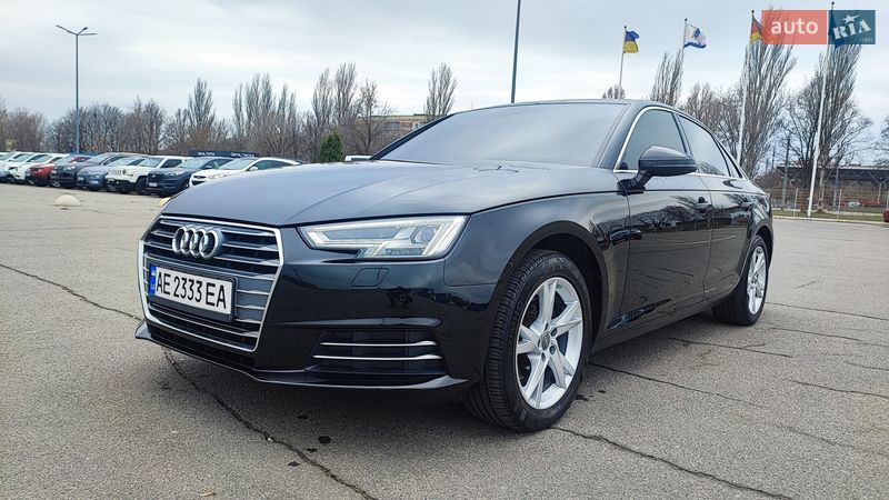 Седан Audi A4 2018 в Днепре
