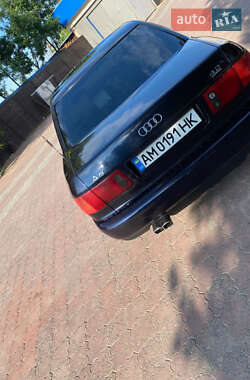 Седан Audi A8 1995 в Бердичеві