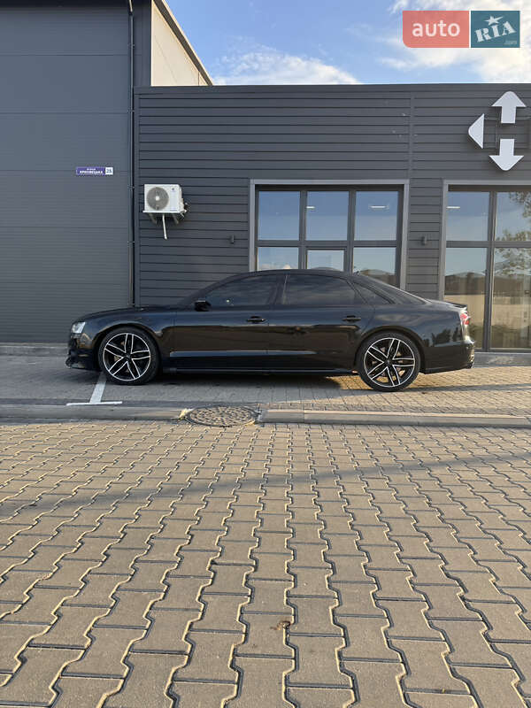 Седан Audi A8 2015 в Ивано-Франковске