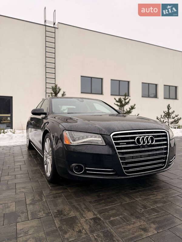 Седан Audi A8 2013 в Луцке